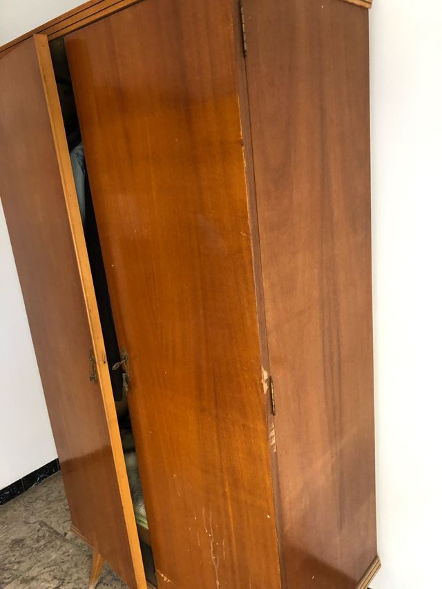 Armario antiguo dos puertas de segunda mano por 50 € en Santa Pola en