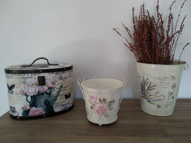 caja decoración vintage,macetero, velas y perchero