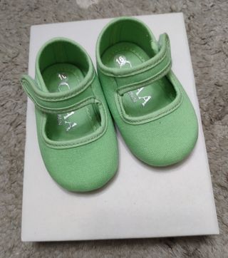 Merceditas Okaaspain 16 de segunda mano por 5 EUR en Piedras Blancas en  WALLAPOP