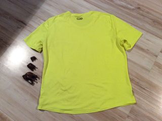 camiseta amarilla decathlon
