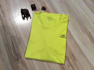 camiseta amarilla decathlon