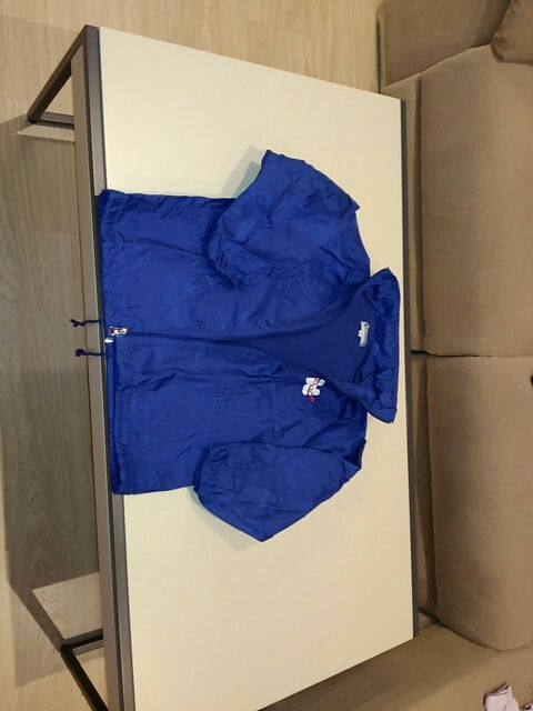 Impermeable azul con forro de algodón