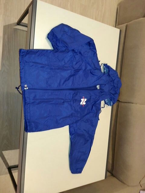 Impermeable azul con forro de algodón