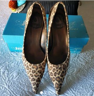 Zapatos tacón animal print estampación leopardo de segunda mano por 10 EUR  en Oviedo en WALLAPOP