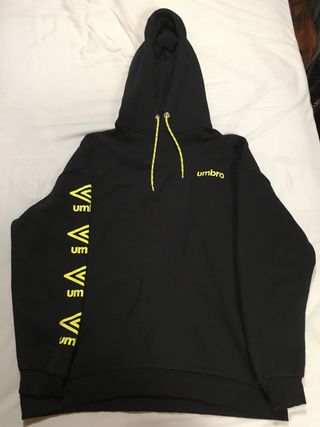 sudadera umbro pull and bear