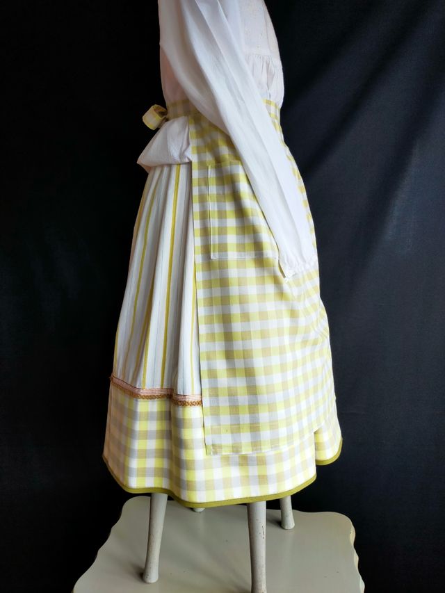 Falda y delantal. 7/8 años.