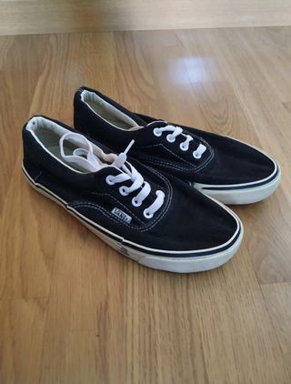 vans de color negro