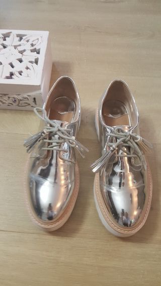 Zapatos oxford plateados 38 de segunda mano por 7 EUR en Lugo en WALLAPOP