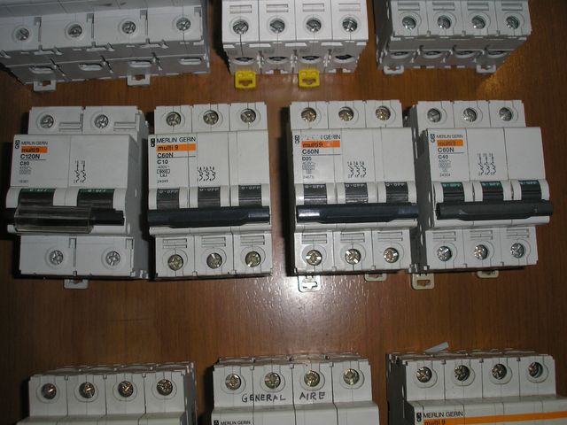 AUTOMATICOS y DIFERENCIALES TRIFASICOS