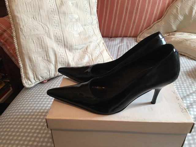 Sapato de salto médio fino