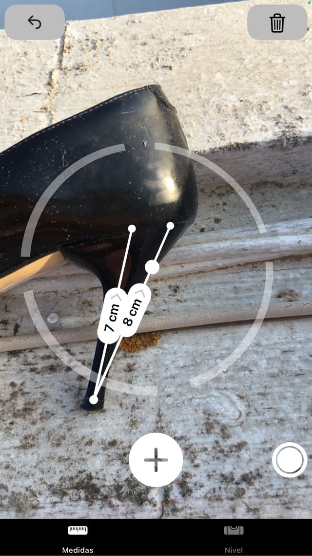 Sapato de salto médio fino