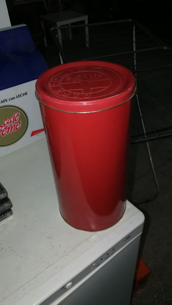 BOTE METÁLICO ALFA ROMEO