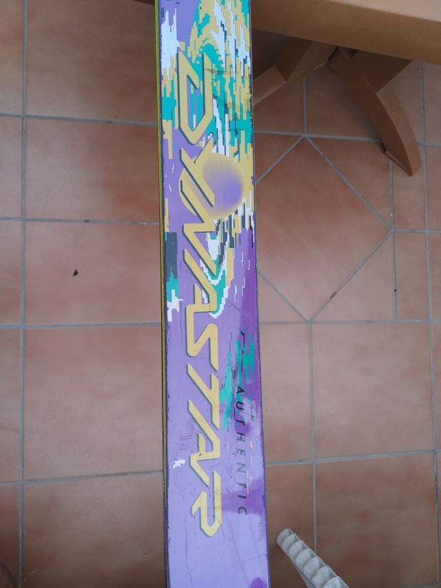skis 
