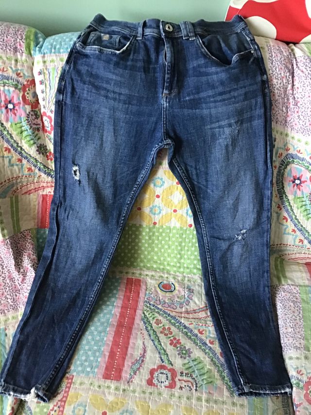 Vaquero con rotos de chico.