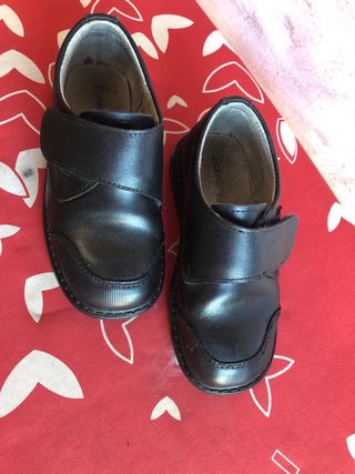 Zapatos colegio de segunda mano en Valdemoro en WALLAPOP Zapatos colegio de segunda mano en Valdemoro en WALLAPOP
