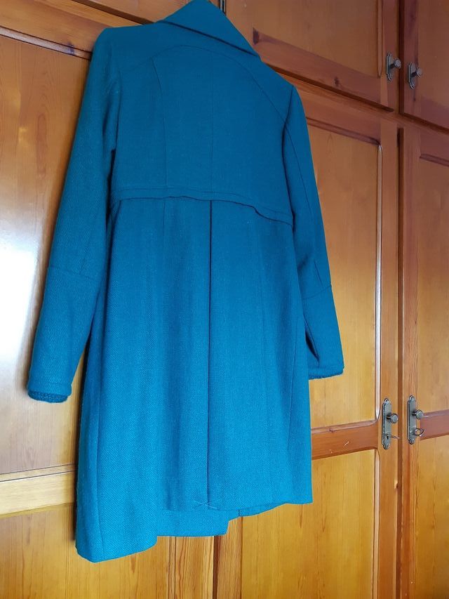 Abrigo de paño verde doble botonadura