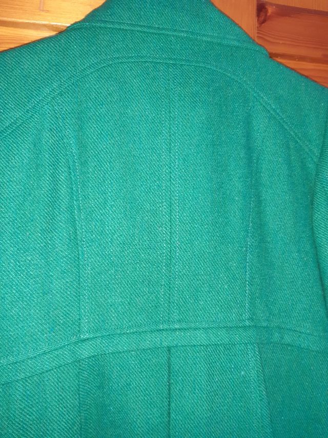 Abrigo de paño verde doble botonadura