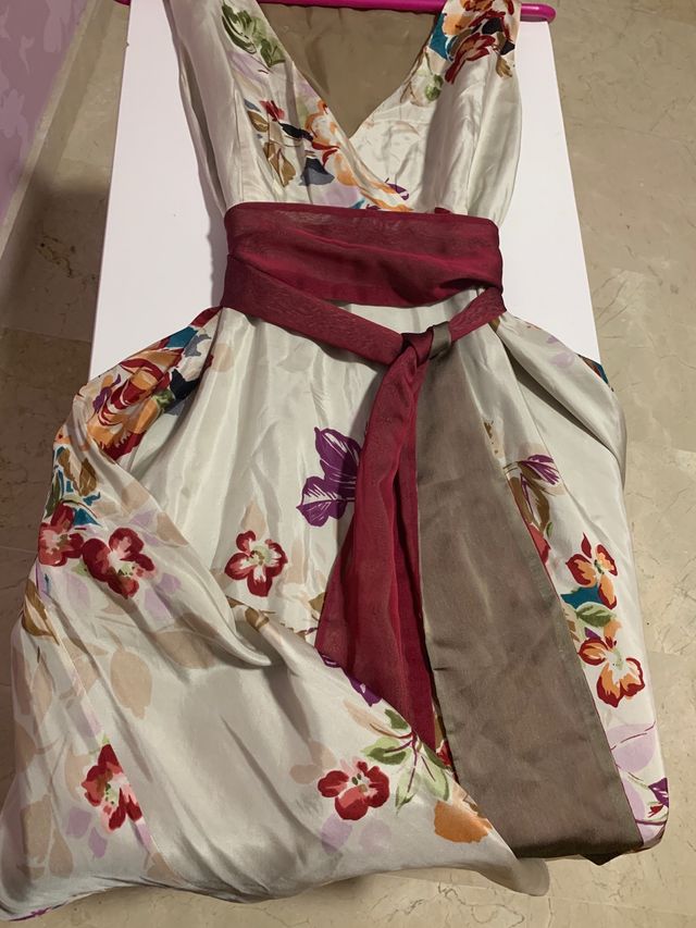 Vestido con chal de Massimo Dutti floral