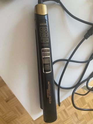 Plancha Del pelo Artero Zenit Titanium Classic de segunda mano por 60 EUR  en Madrid en WALLAPOP