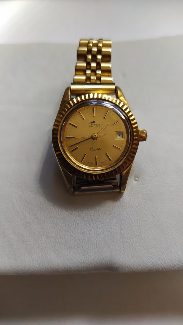 Reloj Lotus Dorado