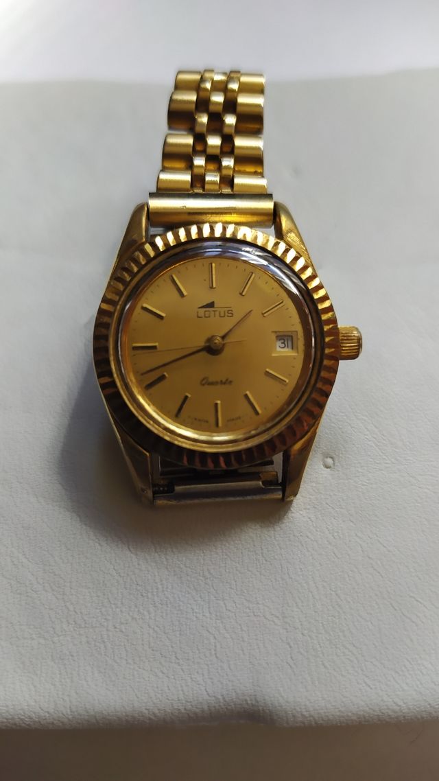 Reloj Lotus Dorado