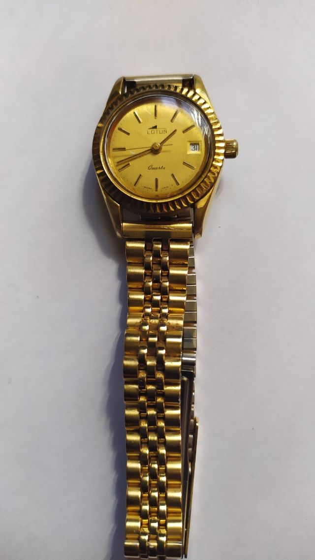 Reloj Lotus Dorado