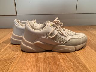 Zapatillas deportivas de segunda mano en Pozuelo de Alarcón Zapatillas deportivas de segunda mano en Pozuelo de Alarcón