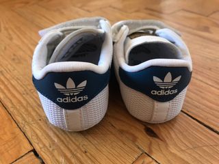 adidas superstar rojas con piñas