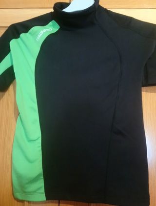 Camiseta térmica Tribord de segunda mano por 6 EUR en San Antonio de  Benagéber en WALLAPOP