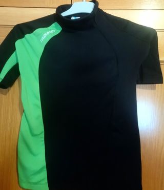Camiseta térmica Tribord de segunda mano por 6 EUR en San Antonio de  Benagéber en WALLAPOP
