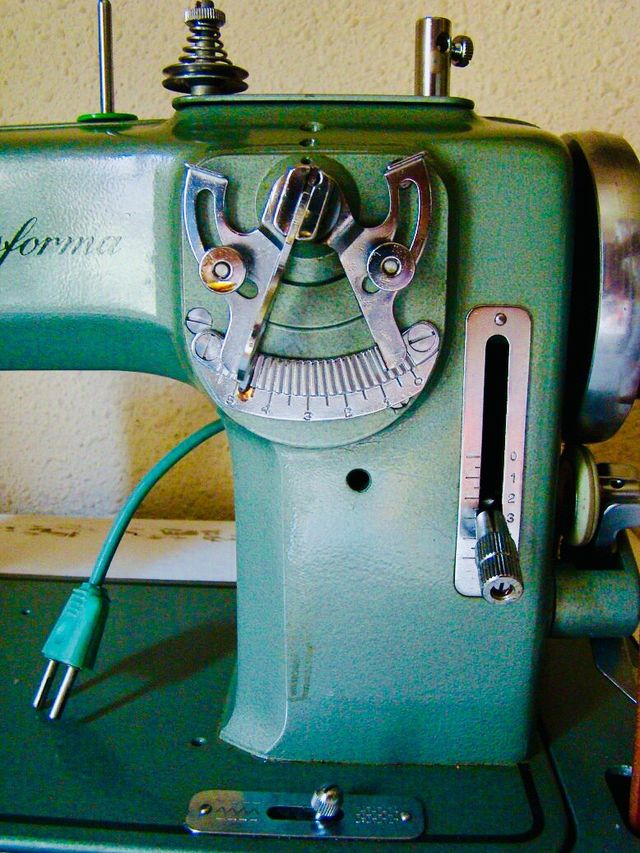 Máquina de coser REFREY 427 Transforma SIN USO