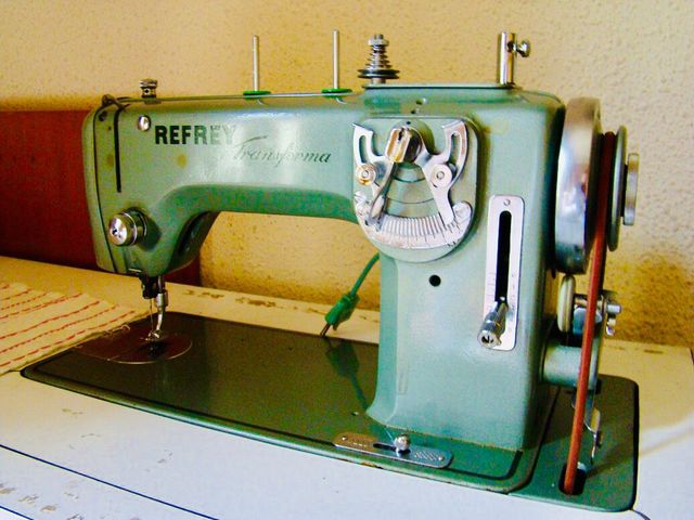 Máquina de coser REFREY 427 Transforma SIN USO