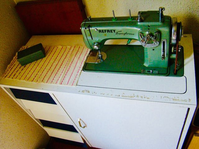 Máquina de coser REFREY 427 Transforma SIN USO