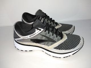 brooks shoes valencia