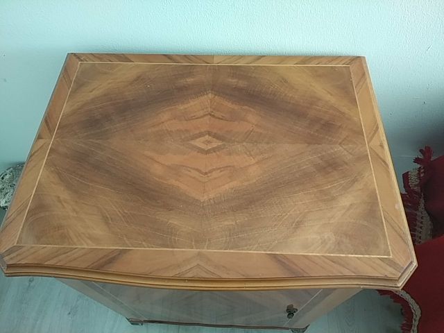 maquina de coser muy antiguo