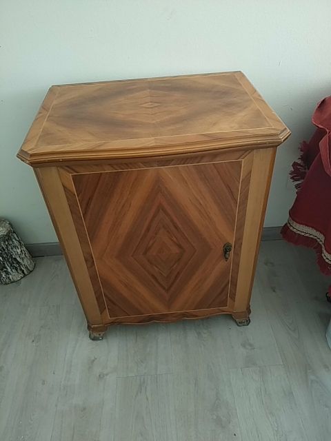 maquina de coser muy antiguo