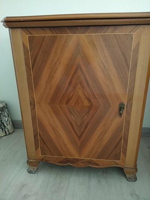 maquina de coser muy antiguo