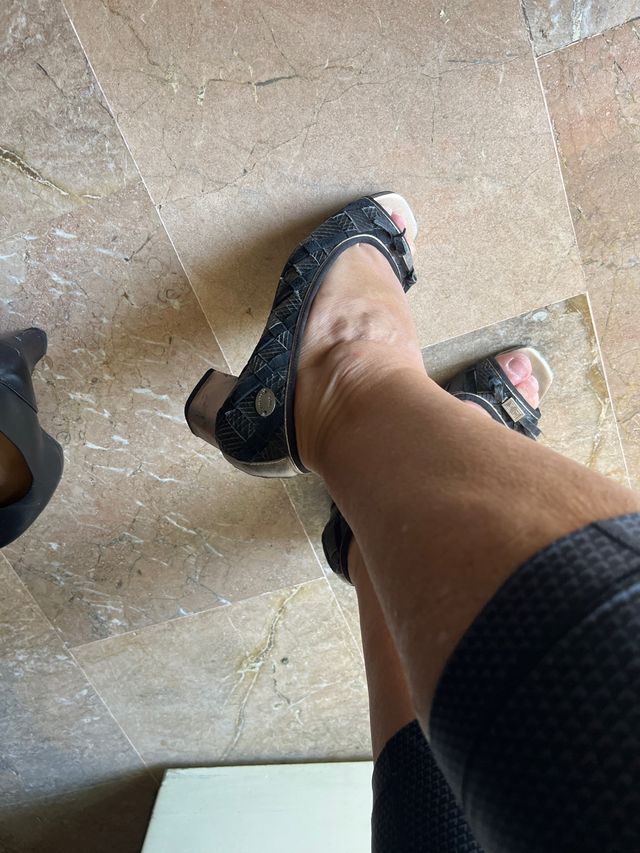 Zapatos medio tacón de Adolfo. Domínguez talla 38