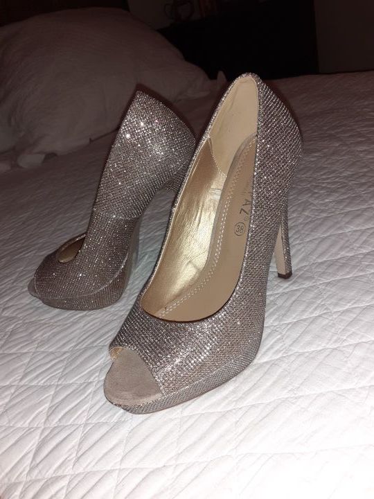 zapatos dorados,n°38 una sola puesta.