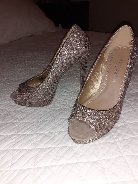 zapatos dorados,n°38 una sola puesta.