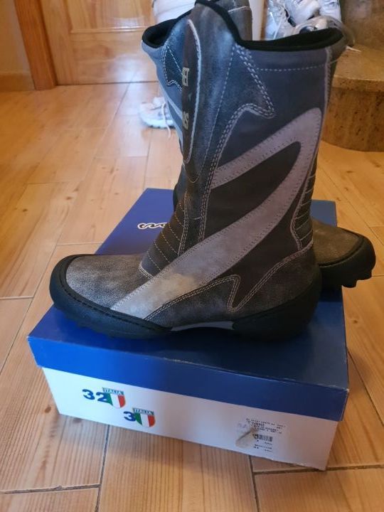 bota piel ,repelente agua ,38
