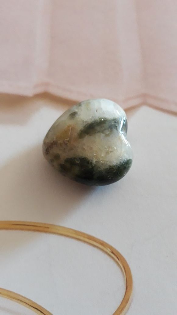 pietra naturale a forma di cuore