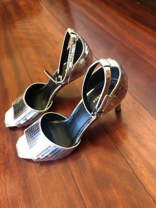 sandalias plateadas uterque