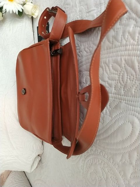 Bolso nuevo de piel autentica en color cuero