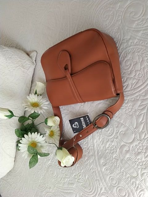 Bolso nuevo de piel autentica en color cuero