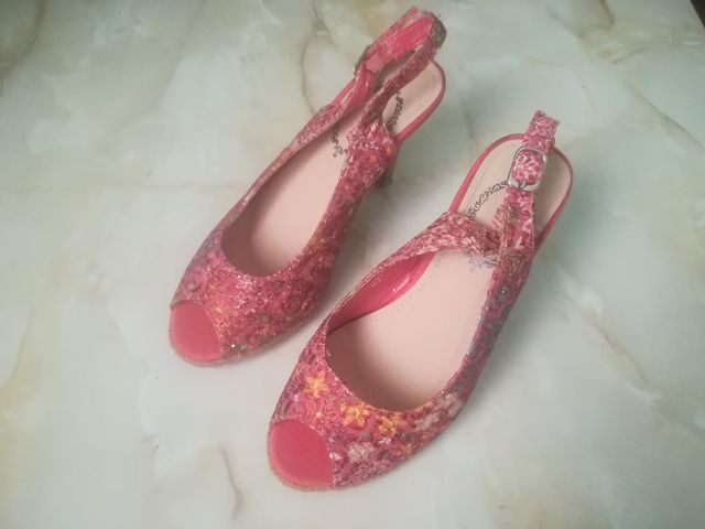 Zapatos de tacón rosas