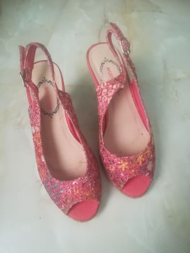 Zapatos de tacón rosas