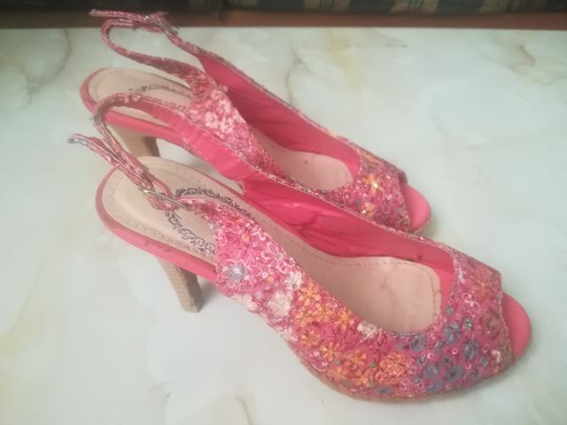 Zapatos de tacón rosas