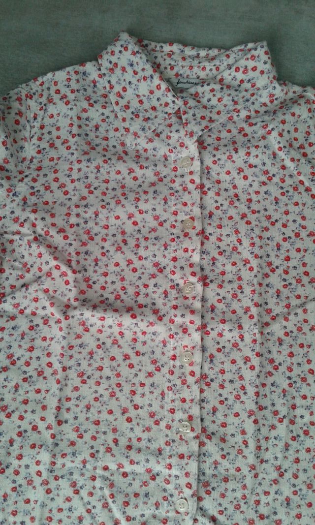 Camisa flores Stradivarius