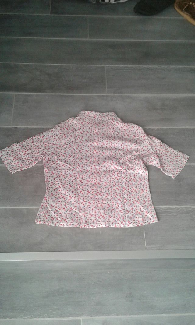 Camisa flores Stradivarius